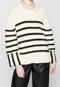 House of Dagmar Sweter