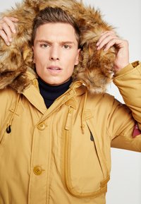 Alpha Industries POLAR UNISEX - Parca - wheat