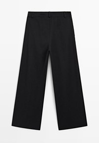 Pantalons larges noirs avec une texture lisse, présentant un devant plat, des passants de ceinture et un design ajusté. Pas de poches visibles.