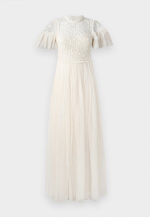 Abito lungo bianco con un corpetto floreale strutturato, maniche a sbuffo trasparenti e una gonna in tulle strato e plissettata con dettagli a pois delicati.