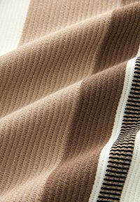 Next VERITCAL STRIPE - REGULAR FIT - Pikeepaita - neutral white