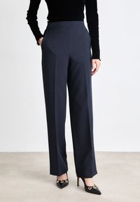 BOSS TILEPA - Auduma bikses - dark blue
