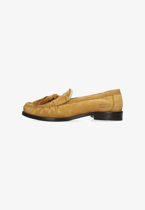 Hellbrauner Veloursleder-Slipper mit Quasten und niedrigem schwarzen Absatz, Seitenansicht mit sichtbaren Nähten und Markennamen an der Ferse.