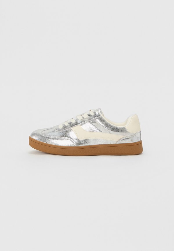 BERLIN - Trainers - silver