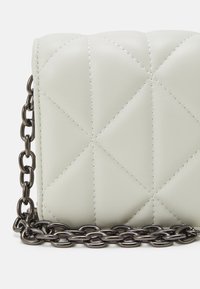 Even&Odd Clutch - white/gunmetal