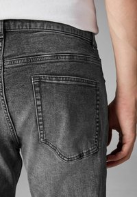 Next STRETCH - Vaqueros rectos - grey washed