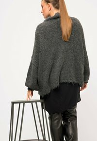 Studio Untold Trui - anthracite-mottled
