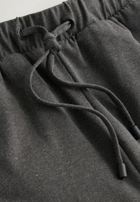 Non sélectionné, charcoal grey