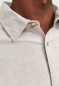 Jack & Jones JJESUMMER LINEN MIX SHIRT - Skjorter - crockery