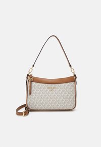 Sac à épaule beige avec des accents en cuir marron et des éléments en métal doré. Dispose d'un motif 'MK' répétitif, d'une bandoulière amovible et d'une forme plate.