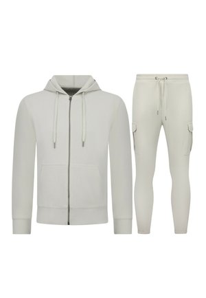 Lichtbeige hoodie met voorrits en trekkoorden, gecombineerd met bijpassende joggerbroek met zijzakken en een verstelbare taille met trekkoord.