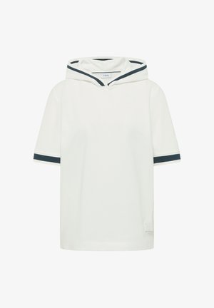 Top bianco a maniche corte con cappuccio, rifinito con bordi neri sul bordo del cappuccio e sui polsini delle maniche, con una piccola etichetta del marchio vicino all'orlo inferiore.