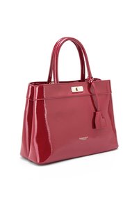 Borsa a mano in pelle sintetica rossa con due manici, forma rettangolare, dettagli in metallo dorato e un'etichetta pendente. Presenta una texture liscia e lucida.