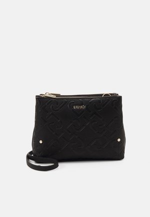 Pochette bracelet en cuir noir texturé avec motif embossé, fermeture éclair dorée et petit logo doré "LIU·JO" au centre avant.