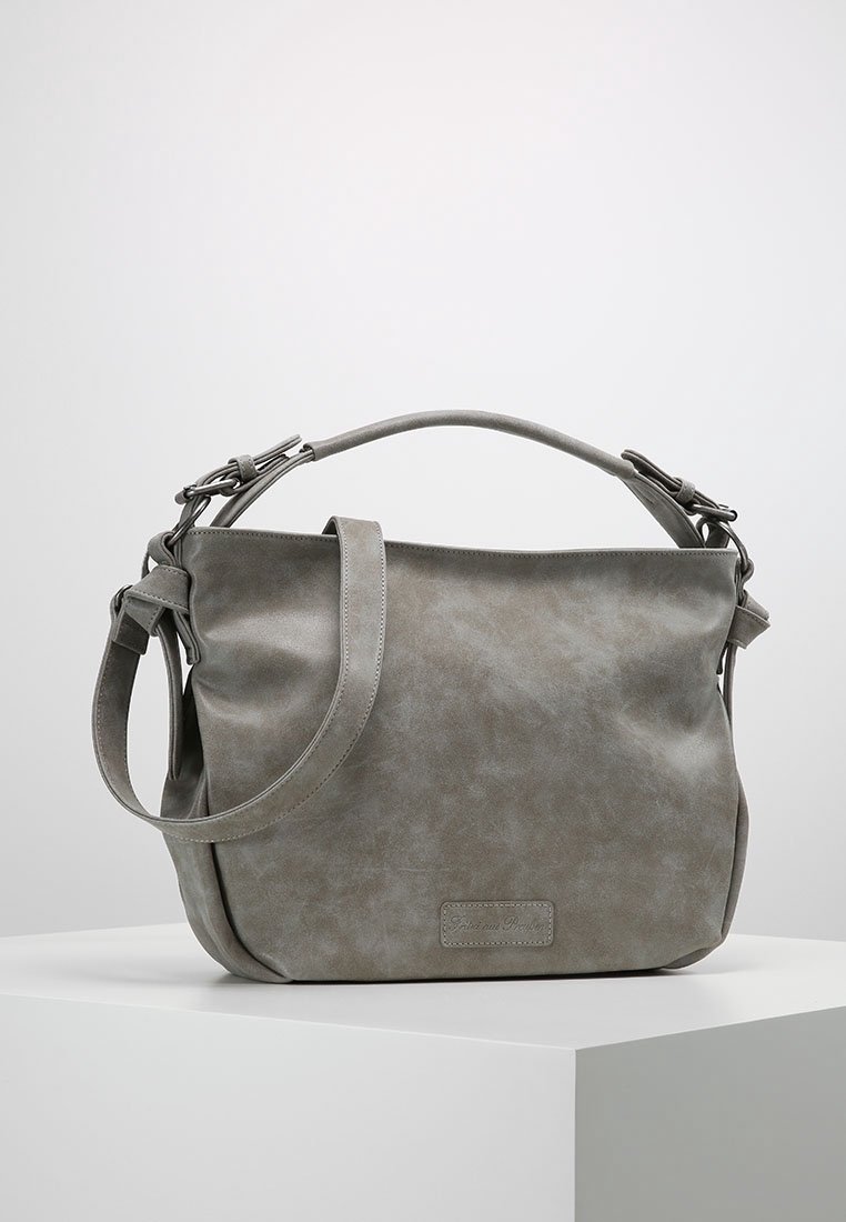 Grijze leren handtas met een soepele textuur, grote vorm, enkele schouderband en subtiele branding aan de voorkant.