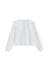 Valge pluus suure, volangidega kraega, ees nööpidega ja pikad varrukad. Kaunistatud tikitud lillemustrite ja lainelise äärega.