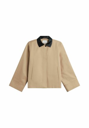 Beige jas met brede mouwen en een zwarte leren kraag, enkele knoop aan de voorkant en een verborgen sluiting aan de voorkant.