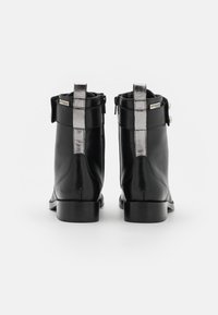 Les Tropeziennes par M Belarbi LUCILE - Botines con cordones - noir