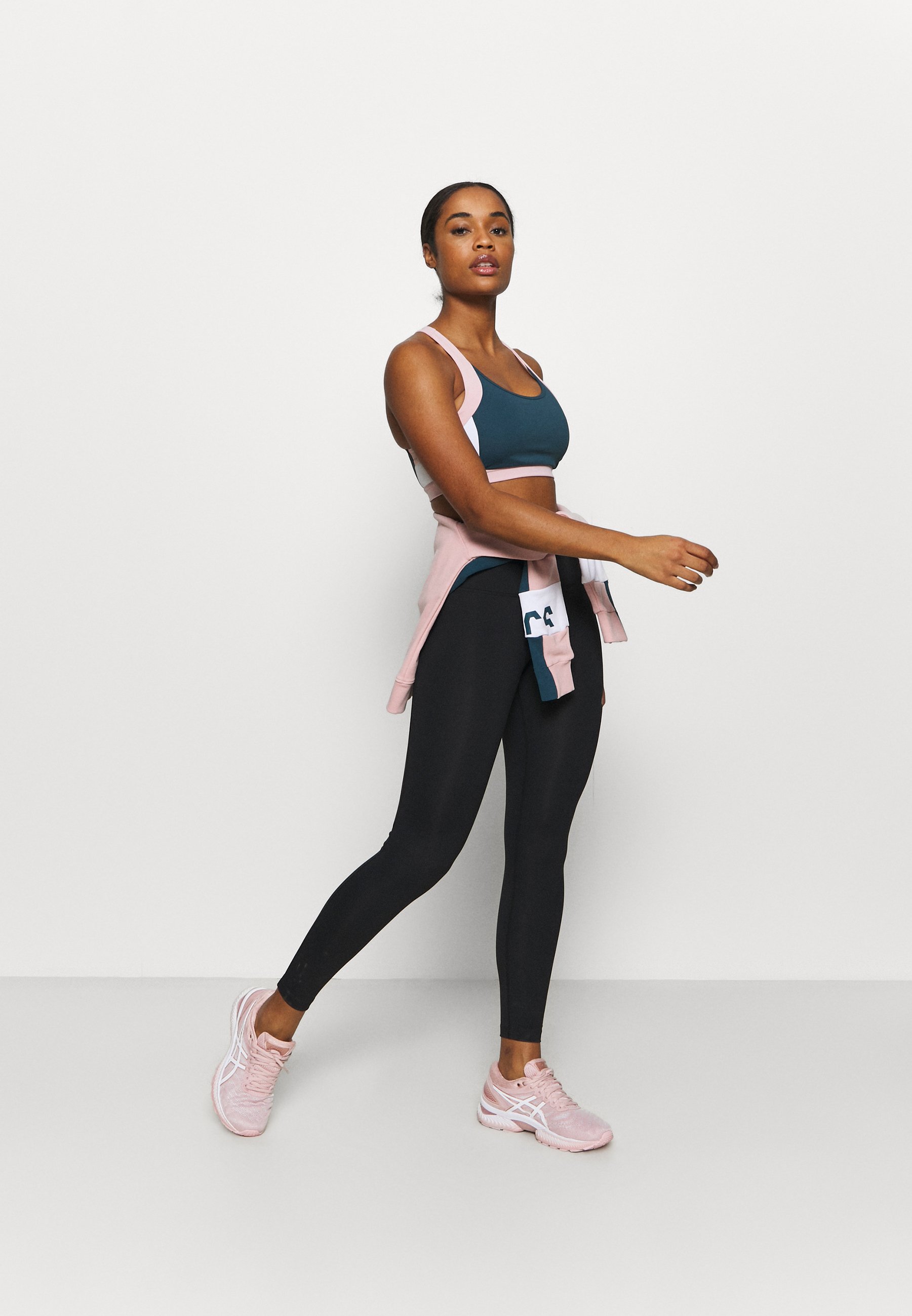 Damen COLOR BLOCK BRA - Sport-BH mit mittlerer Stützkraft Damen COLOR BLOCK BRA - Sport-BH mit mittlerer Stützkraft