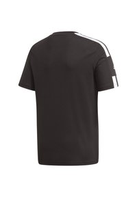 Camiseta negra de manga corta con un escote redondo, presenta rayas blancas en los hombros y una textura suave y lisa.