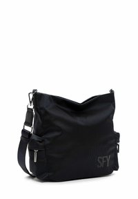 Borsa a spalla nera realizzata in tessuto testurizzato, con accessori in argento, design morbido, tasche con zip e un logo accentuato sul davanti.
