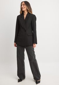 NA-KD TAILLIERTER - Bleiseri - black