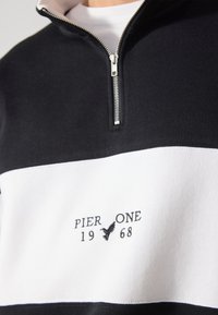 Pier One - Bluza
