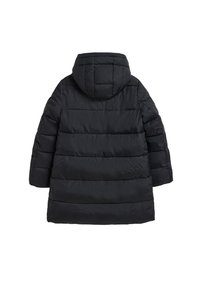 Svart puffermantel med huva, med ett kviltat mönster, en något lös passform och ribbade muddar för värme. Slät textur, lätt material.