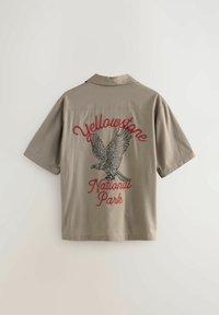 REGULAR FIT - NATIONAL PARK BACK PRINT SHORT SLEEVE  - Košeľa - stone natural