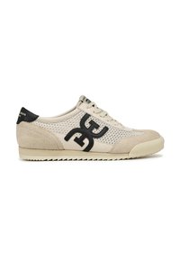 Sneakers in beige gaas met beige suède accenten en een zwart logo aan de zijkant. Voorzien van platte veters en een geprofileerde rubberen zool.