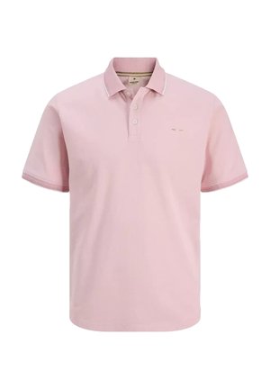 Polo de manga corta de color rosa claro con tres botones y cuello sobre fondo blanco.