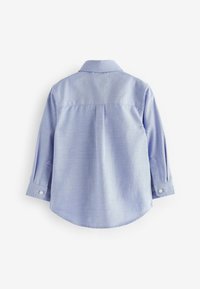 Camicia a maniche lunghe azzurro chiaro con colletto classico, orlo arrotondato e polsini con bottoni; realizzata in un morbido tessuto testurizzato.