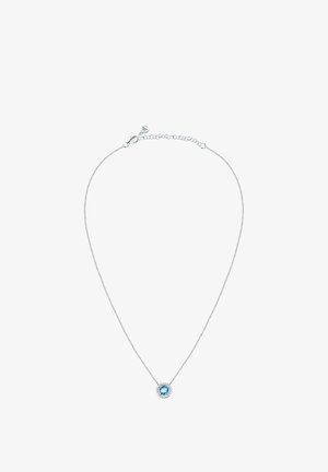 Collana d'argento con una catena delicata, caratterizzata da una pietra centrale di un blu chiaro circondata da un alone d'argento. Chiusura regolabile sul retro.