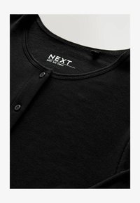 Unselected, black