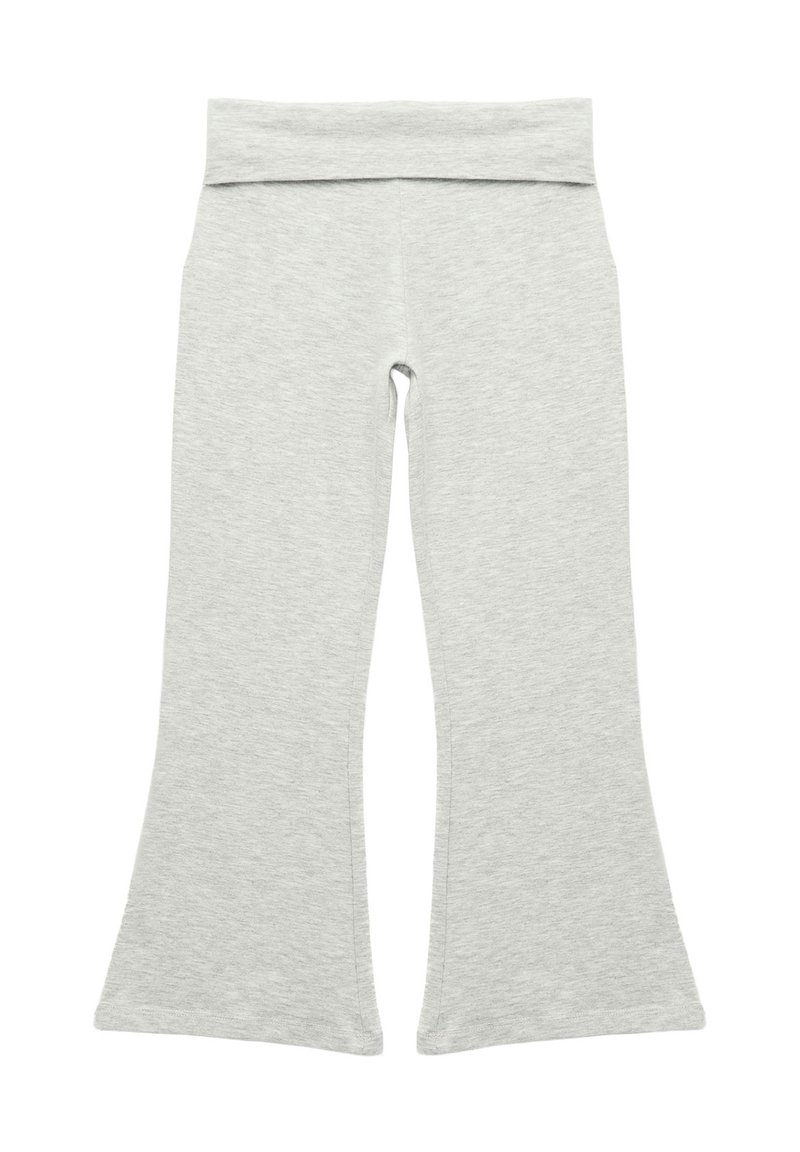 Vaaleanharmaat levenevät legginsit, joissa on leveä vyötärö, valmistettu pehmeästä jersey-kankaasta, jonka pinta on sileä eikä siinä ole näkyviä kuvioita tai koristeita.