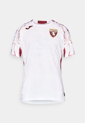 Valge lühikeste varrukatega jerser, millel on tekstureeritud disain maroonide aktsentidega ja Torino FC embleem vasakul rindkere piirkonnas.
