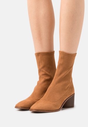 NELYAFLEX - Classic ankle boots - brown