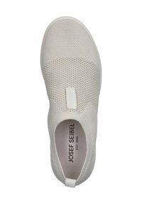 Zapato slip-on de color beige claro con un upper de malla texturizada y una suela de goma redondeada y suave. Presenta un pequeño lazo en el talón para facilitar el calzado.