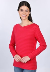 Langarmoberteil mit roten Streifen und weitem Bootsausschnitt. Der Stoff wirkt glatt und zeigt gleichmäßig verteilte horizontale Streifen in dunklerem Rot.