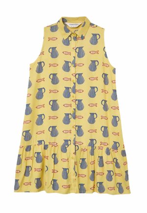 Vestido amarillo sin mangas con cuello y botones delanteros, estampado con jarras a rayas azules y pequeños peces naranjas.