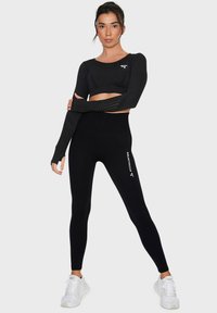 SQUATPROOF Longsleeve - black