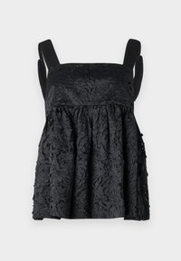 Svarte ermeløse topp laget av teksturert stoff med et hevet blomsterdesign. Løs passform med rynket midje og brede stropper.