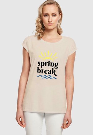 Merchcode SPRING BREAK EXTENDED SHOULDER - T-shirts med print - whitesand