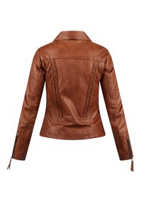 Braune Lederjacke mit tailliertem Design, geflochtenen Akzenten entlang der hinteren Nähte und Reißverschlussmanschetten für eine verstellbare Passform.