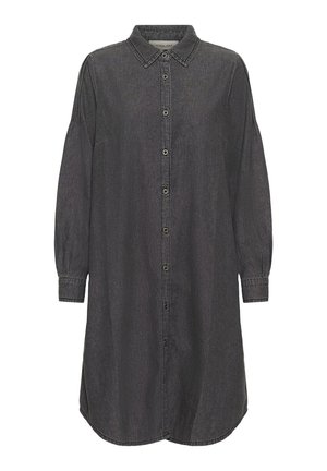 Vestido de camisa de mezclilla negra con cierre de botones en la parte delantera, cuello, mangas largas y un dobladillo ligeramente curvado. Presenta costuras y botones en contraste.