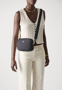 Tommy Hilfiger POPETTE - Kameralaukku - black