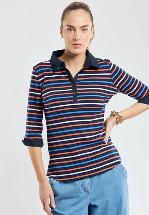 Marineblaue Polohemd mit horizontalen Streifen in Orange, Blau und Pink. Mit Kragen, einer Drei-Knopf-Leiste und umgeschlagenen Ärmeln.