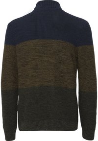 Maglione a maglia texturizzata con colletto alto, design a blocchi di colore nelle tonalità blu navy, verde oliva e marrone, con polsini e orlo a coste.