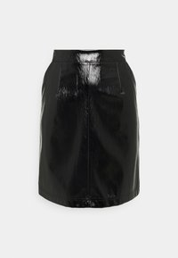 Svart fusk-läderskirt med en glansig yta, med en rak skärning, två framtill sömmar och detaljer i midjan.