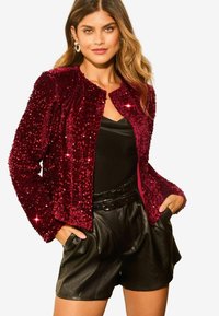 Lipsy REGULAR FIT - SEQUIN CROPPED - Kevyt takki - red